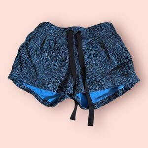 Lululemon Spring Break Away Short II
Bubbles‎ Pipe Dream Blue Black size 4